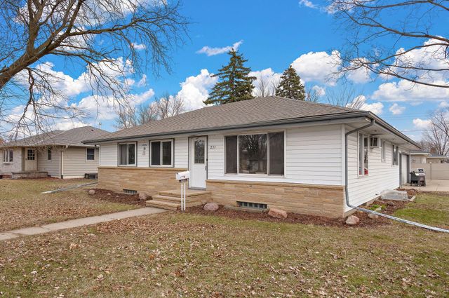 237 S Chestnut Street, Belle Plaine, MN 56011