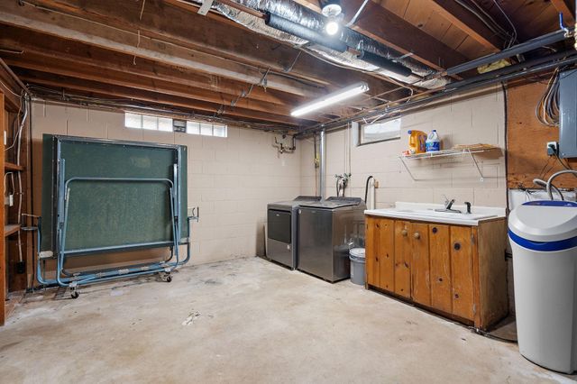 237 S Chestnut Street, Belle Plaine, MN 56011