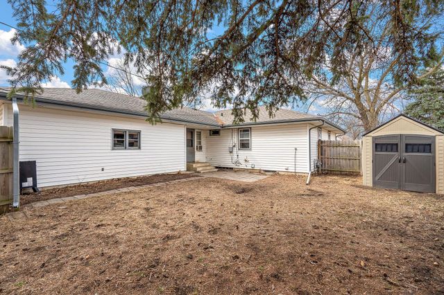 237 S Chestnut Street, Belle Plaine, MN 56011