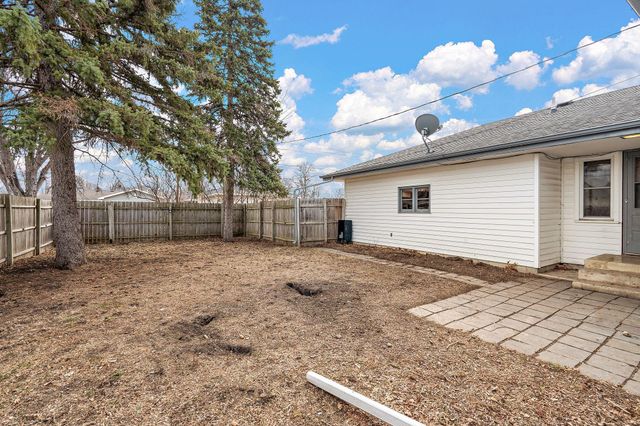 237 S Chestnut Street, Belle Plaine, MN 56011