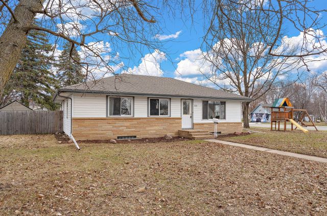 237 S Chestnut Street, Belle Plaine, MN 56011