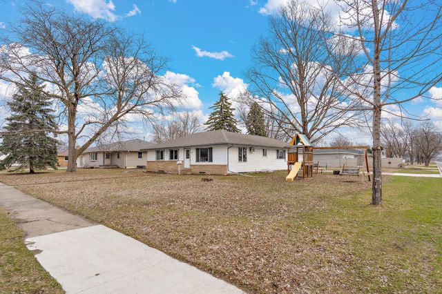 237 S Chestnut Street, Belle Plaine, MN 56011