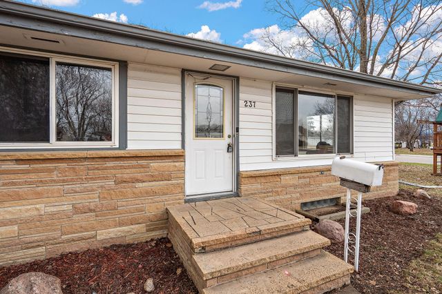 237 S Chestnut Street, Belle Plaine, MN 56011