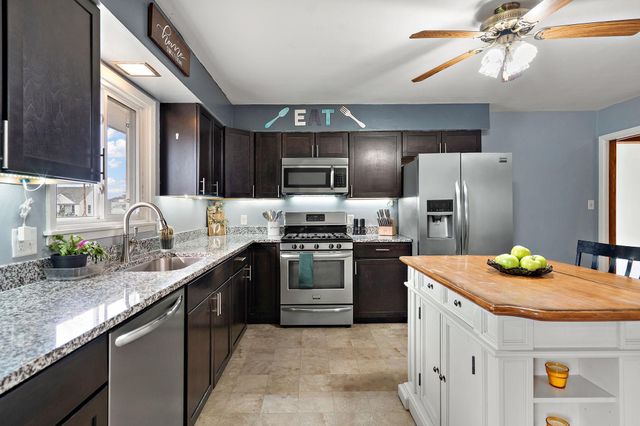 237 S Chestnut Street, Belle Plaine, MN 56011