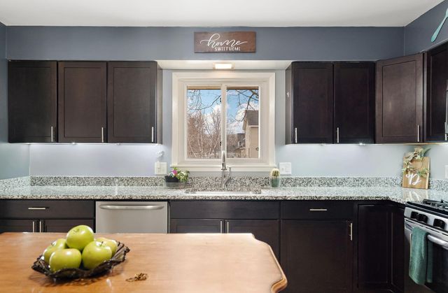 237 S Chestnut Street, Belle Plaine, MN 56011