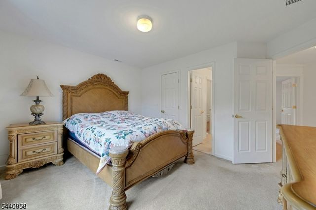11 Skyview Ter, Riverdale Boro, NJ 07457