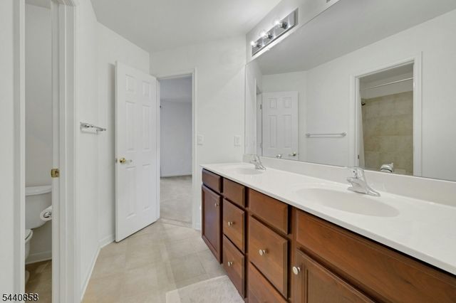 11 Skyview Ter, Riverdale Boro, NJ 07457