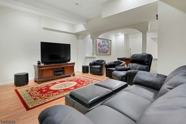 11 Skyview Ter, Riverdale Boro, NJ 07457