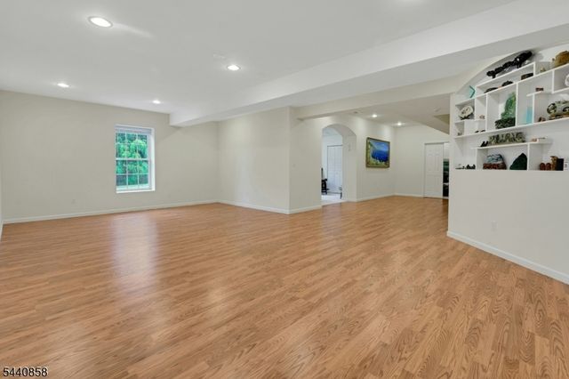 11 Skyview Ter, Riverdale Boro, NJ 07457