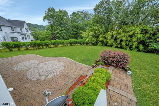 11 Skyview Ter, Riverdale Boro, NJ 07457