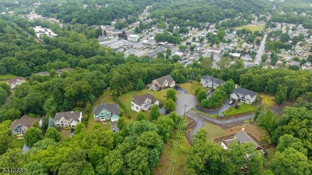 11 Skyview Ter, Riverdale Boro, NJ 07457
