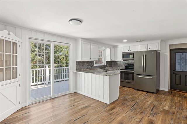11 Beauregard Avenue, Lincoln, RI 02865