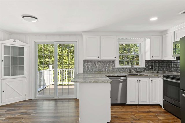 11 Beauregard Avenue, Lincoln, RI 02865