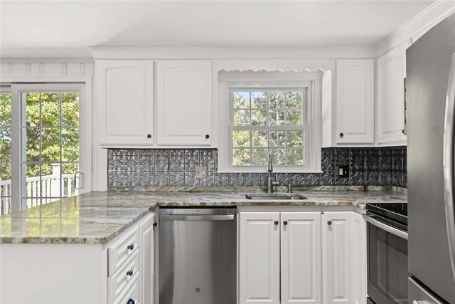 11 Beauregard Avenue, Lincoln, RI 02865