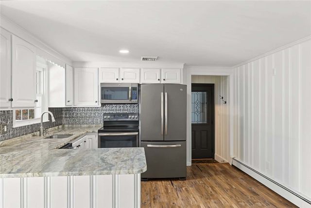11 Beauregard Avenue, Lincoln, RI 02865