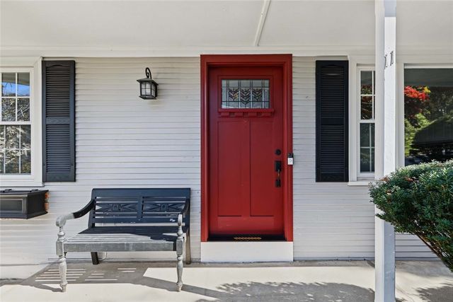 11 Beauregard Avenue, Lincoln, RI 02865