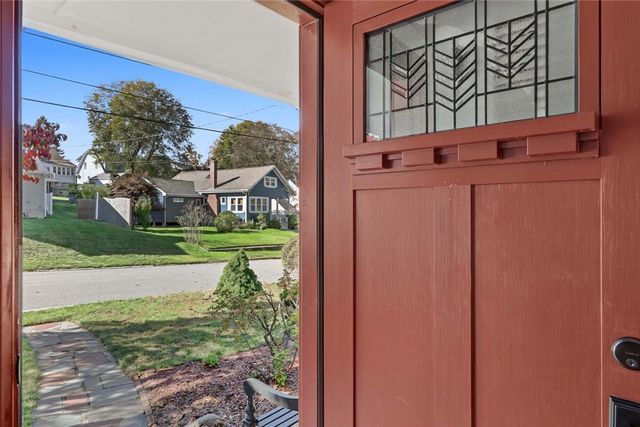 11 Beauregard Avenue, Lincoln, RI 02865