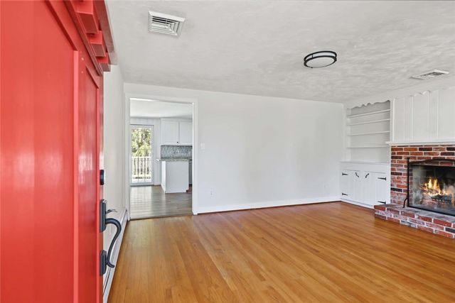 11 Beauregard Avenue, Lincoln, RI 02865