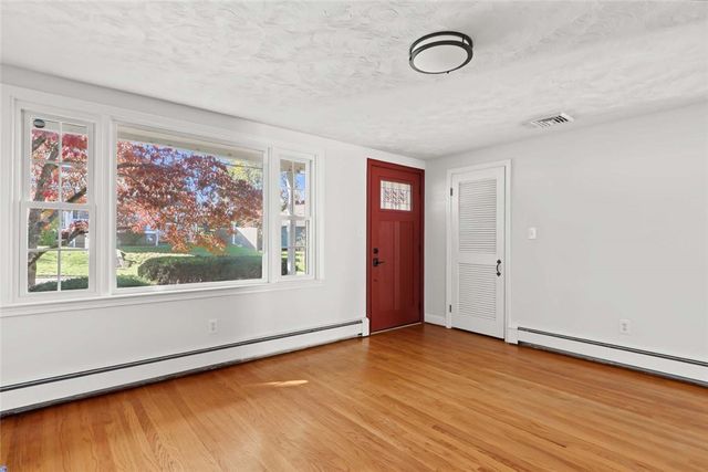 11 Beauregard Avenue, Lincoln, RI 02865