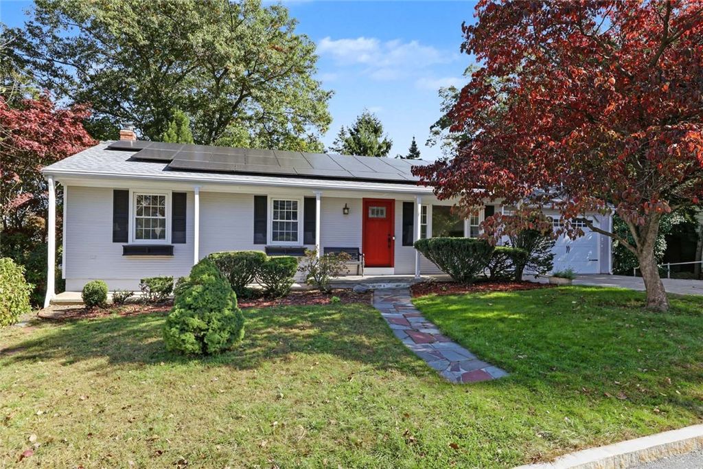 11 Beauregard Avenue, Lincoln, RI 02865