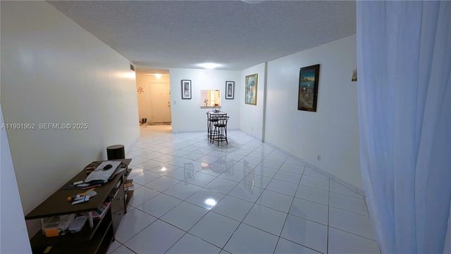 301 NE 14th Ave 404, Hallandale Beach, FL 33009