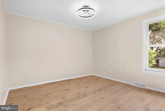 216 MAPLEWOOD DR, Dover, PA 17315