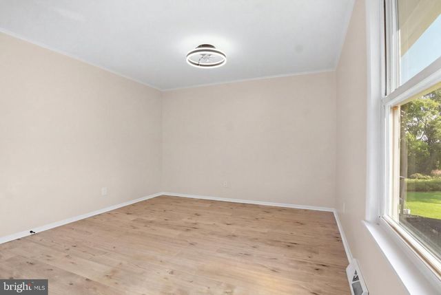 216 MAPLEWOOD DR, Dover, PA 17315