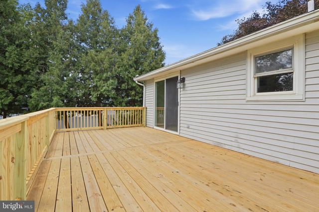 216 MAPLEWOOD DR, Dover, PA 17315