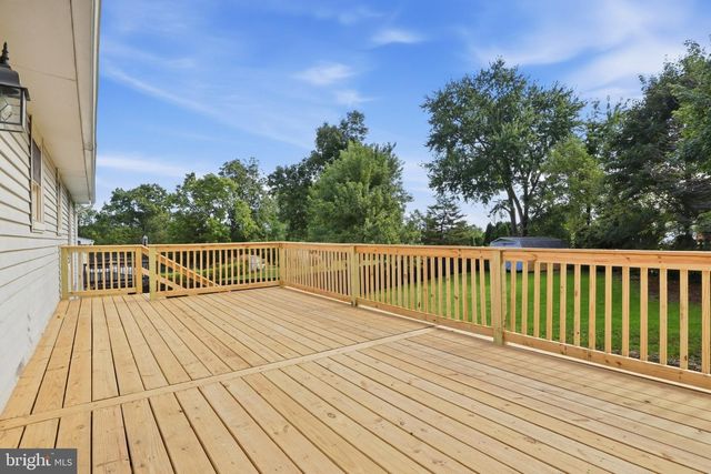 216 MAPLEWOOD DR, Dover, PA 17315