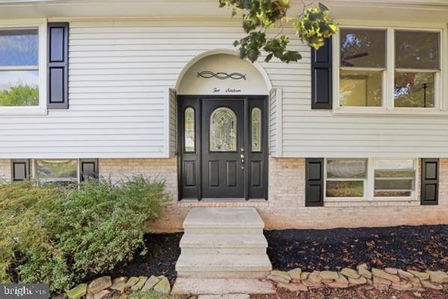 216 MAPLEWOOD DR, Dover, PA 17315