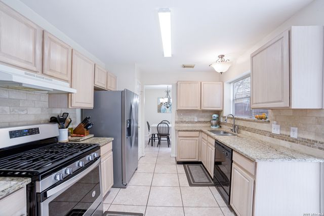 10638 SANDY TRAIL DR, San Antonio, TX 78240