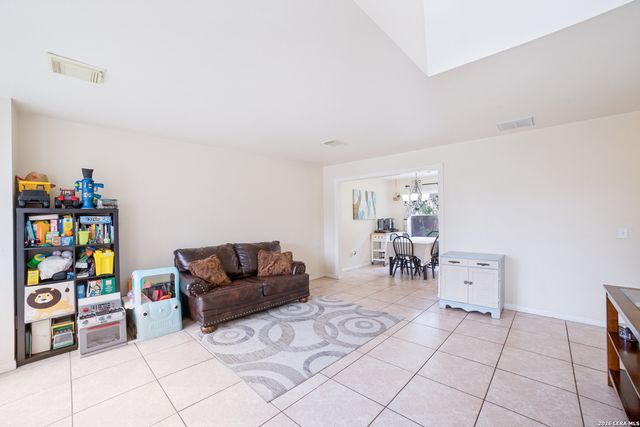 10638 SANDY TRAIL DR, San Antonio, TX 78240
