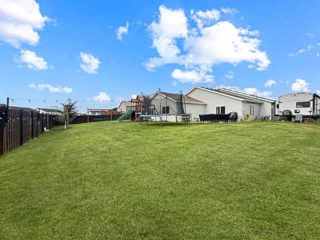 45 OLIVE TREE CR NE, Minot, ND 58703