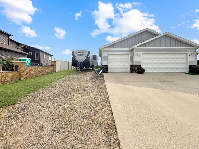 45 OLIVE TREE CR NE, Minot, ND 58703