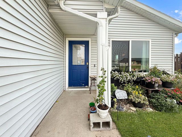 45 OLIVE TREE CR NE, Minot, ND 58703