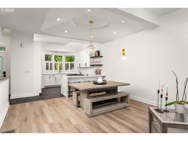 820 Nw 22ND Ave, Portland, OR 97210