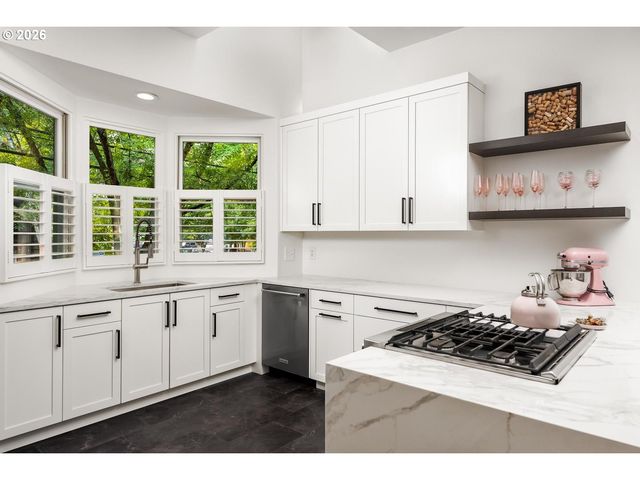 820 Nw 22ND Ave, Portland, OR 97210