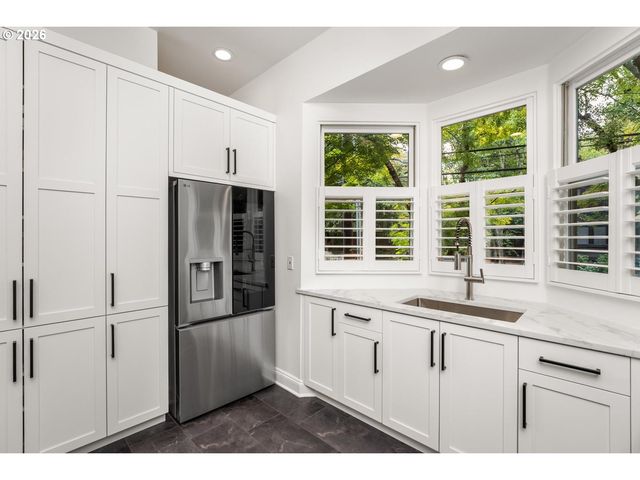 820 Nw 22ND Ave, Portland, OR 97210