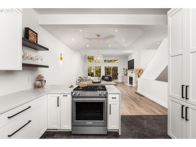 820 Nw 22ND Ave, Portland, OR 97210