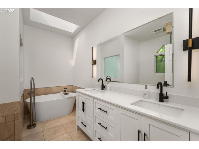 820 Nw 22ND Ave, Portland, OR 97210