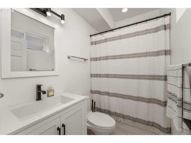 820 Nw 22ND Ave, Portland, OR 97210