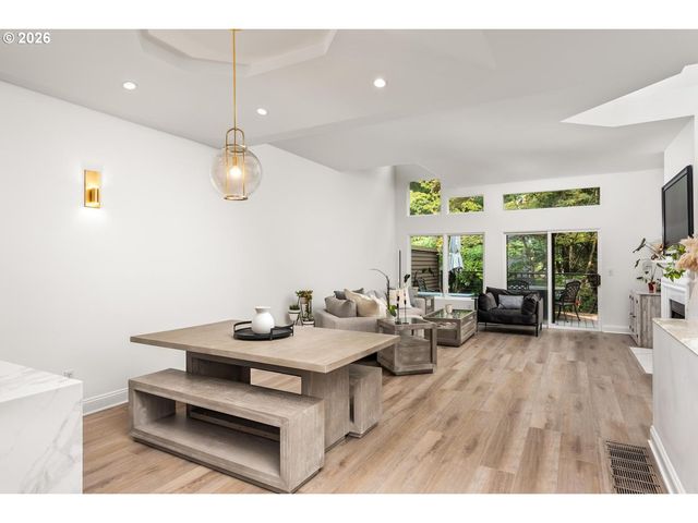 820 Nw 22ND Ave, Portland, OR 97210