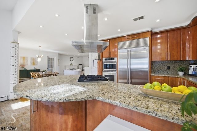 5 Franciscan Way, Fair Lawn Boro, NJ 07410