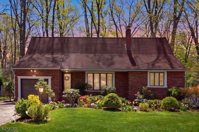 5 Franciscan Way, Fair Lawn Boro, NJ 07410