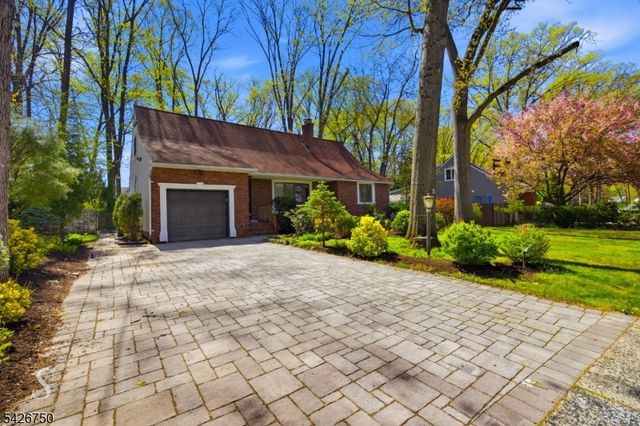 5 Franciscan Way, Fair Lawn Boro, NJ 07410