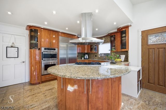 5 Franciscan Way, Fair Lawn Boro, NJ 07410