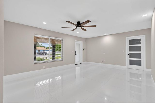 10339 Daphne Avenue, Palm Beach Gardens, FL 33410