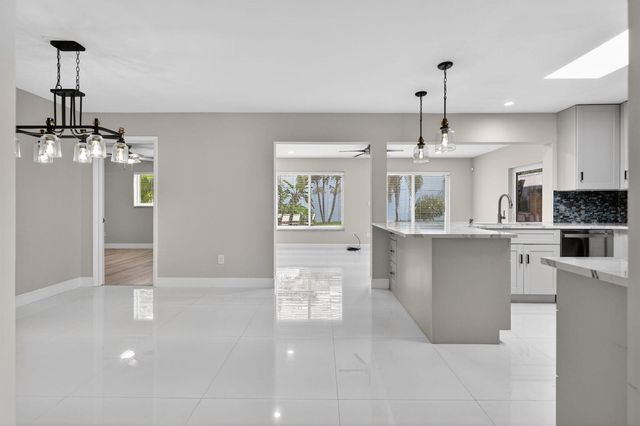 10339 Daphne Avenue, Palm Beach Gardens, FL 33410
