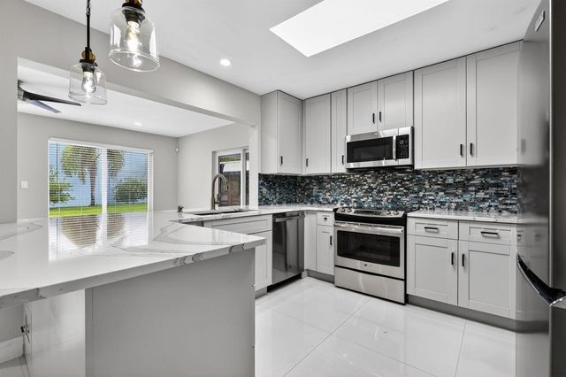10339 Daphne Avenue, Palm Beach Gardens, FL 33410