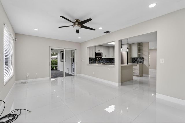 10339 Daphne Avenue, Palm Beach Gardens, FL 33410